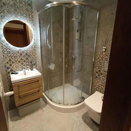 Woodstone Apartment *
