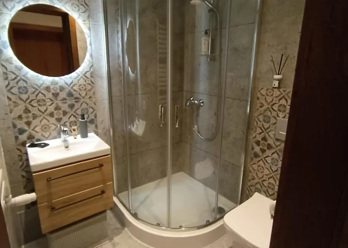 Woodstone Apartment *